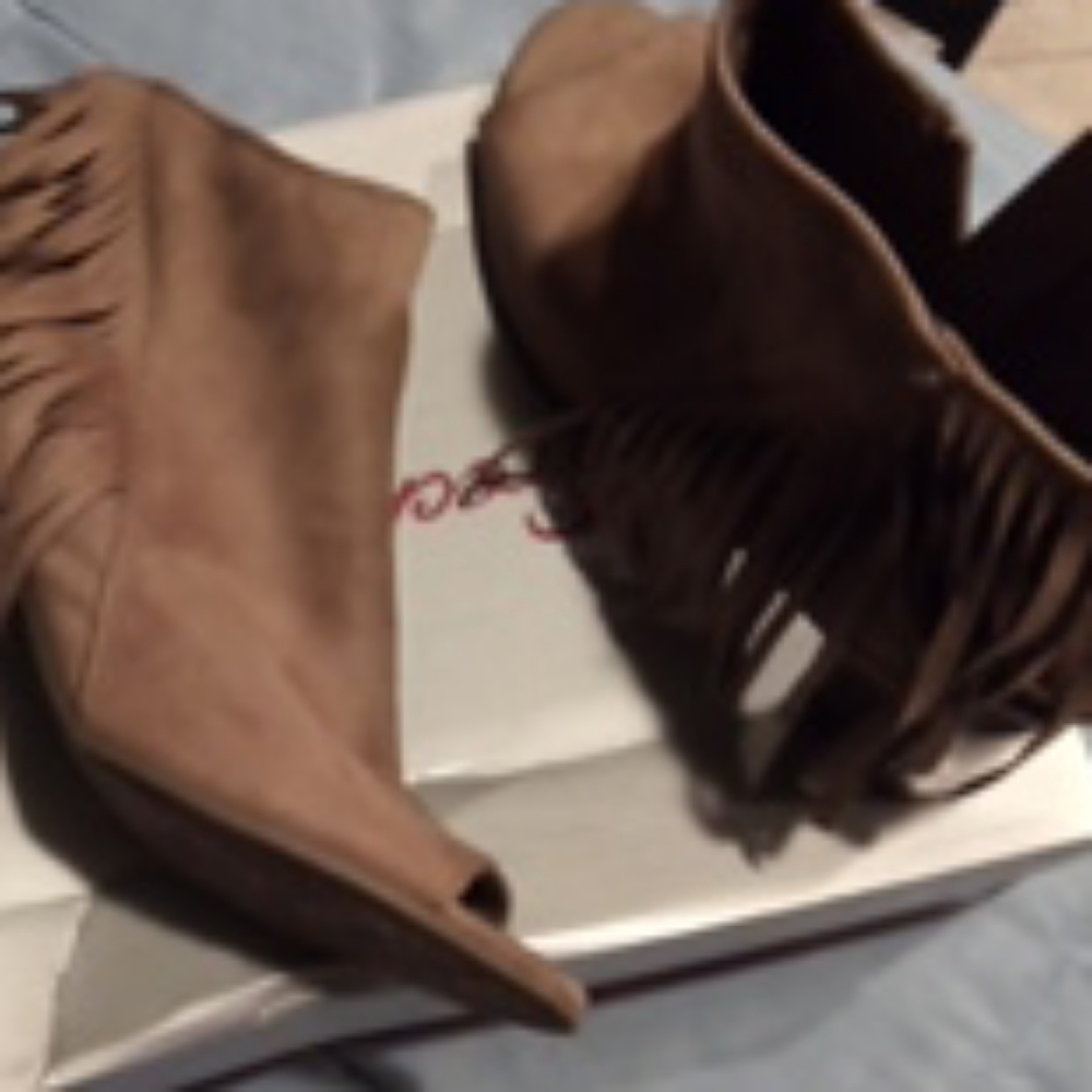 S summer Steve Madden knock-offs asking 30 firm
